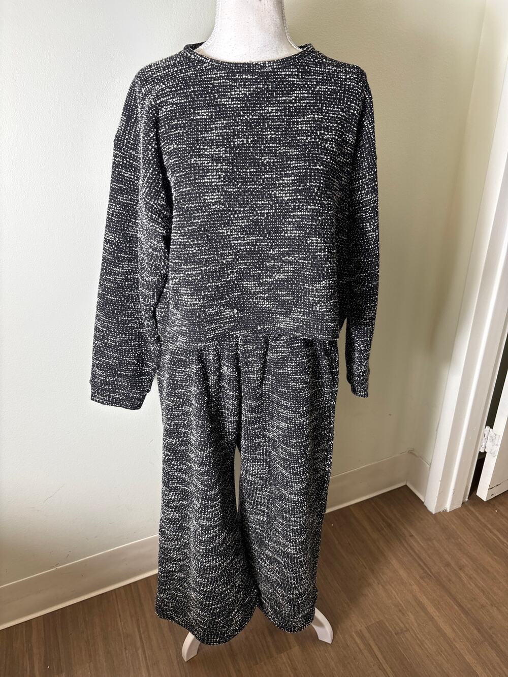 Buru Black and White Knit Top and Bottom Set Sz S/M